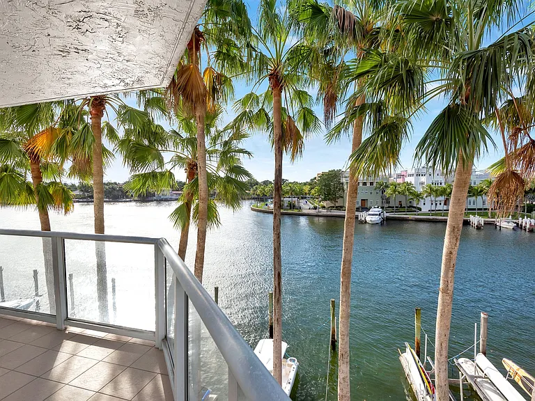 5900 Collins Ave #408-A — Photo 1