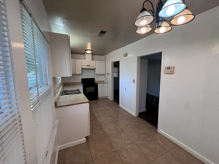 3128 Clay St — Photo 4