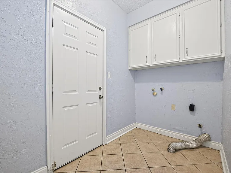 8103 Oak Moss Dr — Photo 24