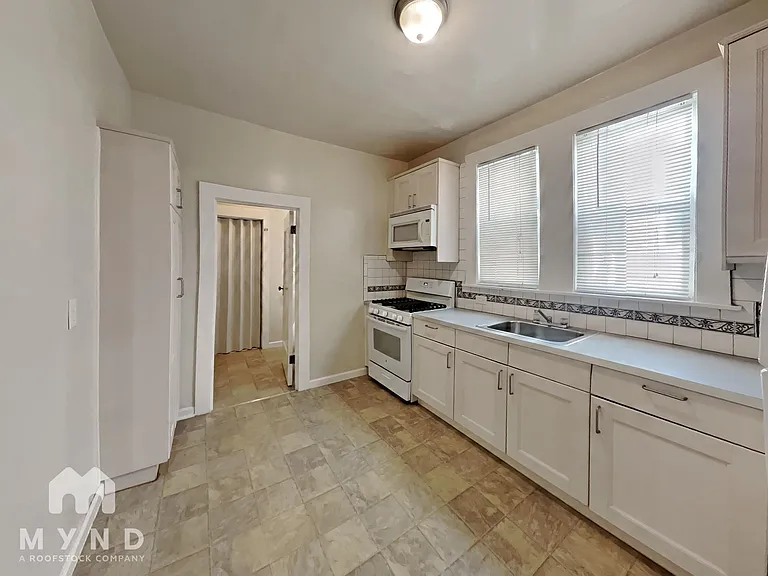 231 Athol Ave — Photo 6