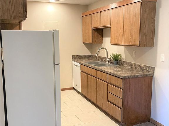 5th image of 5001 Emerald Dr