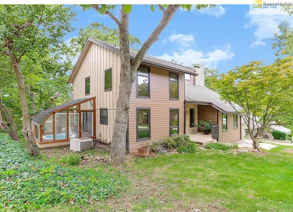 Front Elevation (Notice the Hot Tub/Green House)