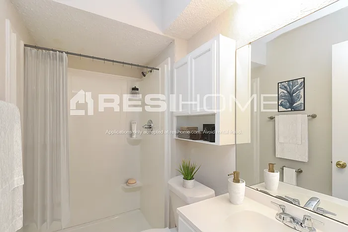 1513 NE 6th St — Photo 9