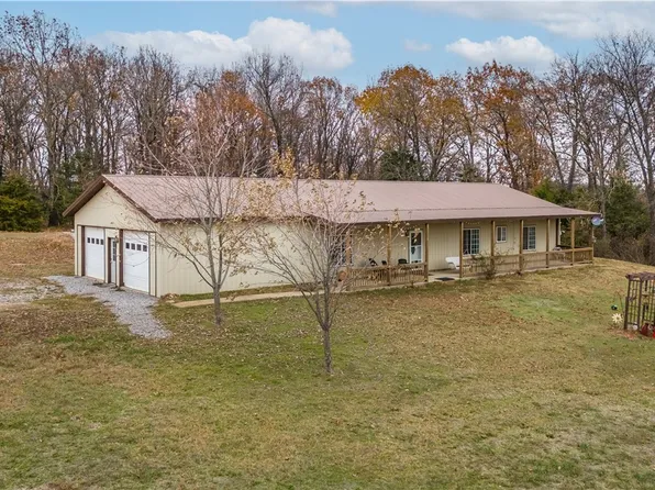 2308 Crawford St, Gentry, AR 72734