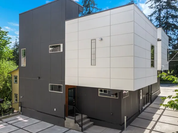 2810 SW Genesee Street #B, Seattle, WA 98126