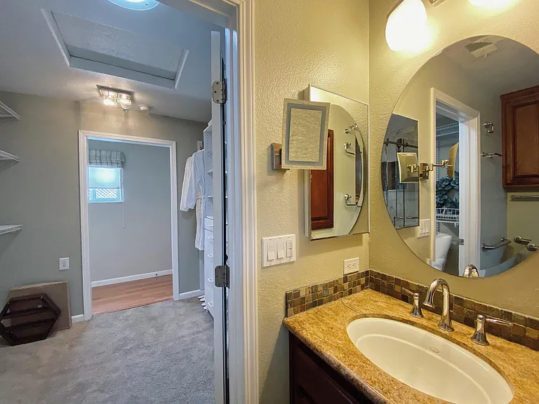 360 N 18th St #B — Photo 17