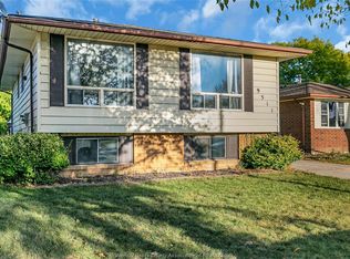 9511 Avery Ln, Windsor, ON N8R 2C1