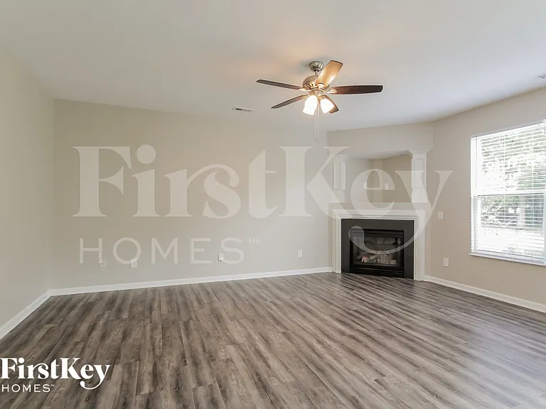 13704 Stringfellow Ln — Photo 4