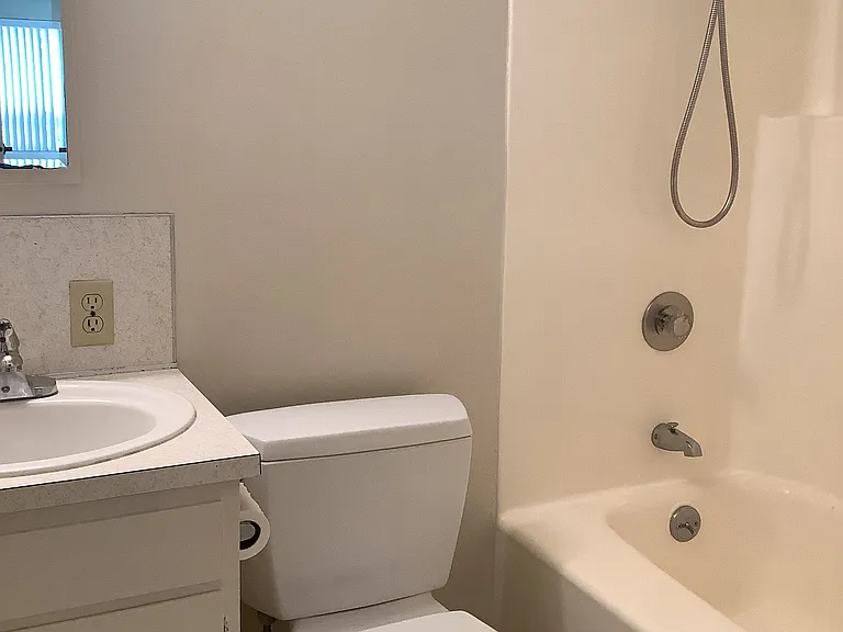 2360 Yale Ave E #2 — Photo 6