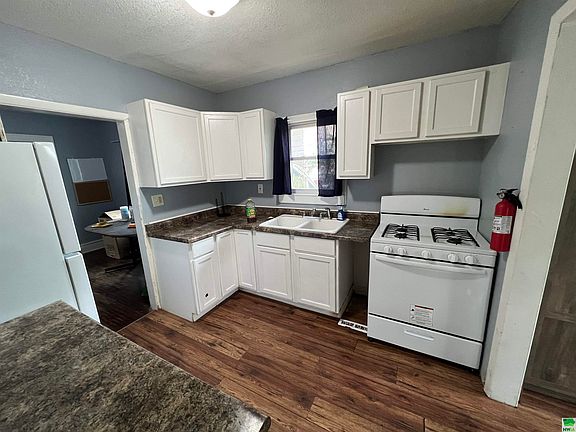 4th image of 2218 Clark St