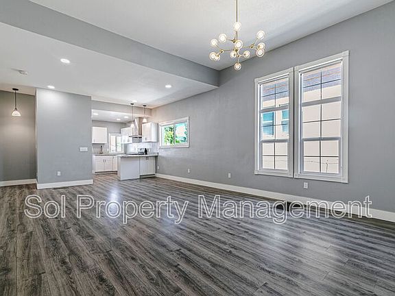 4th image of 1030 Vine St