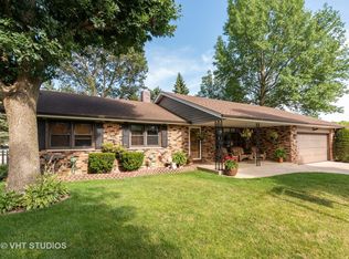 903 Mohawk Ct, Elgin, IL 60120