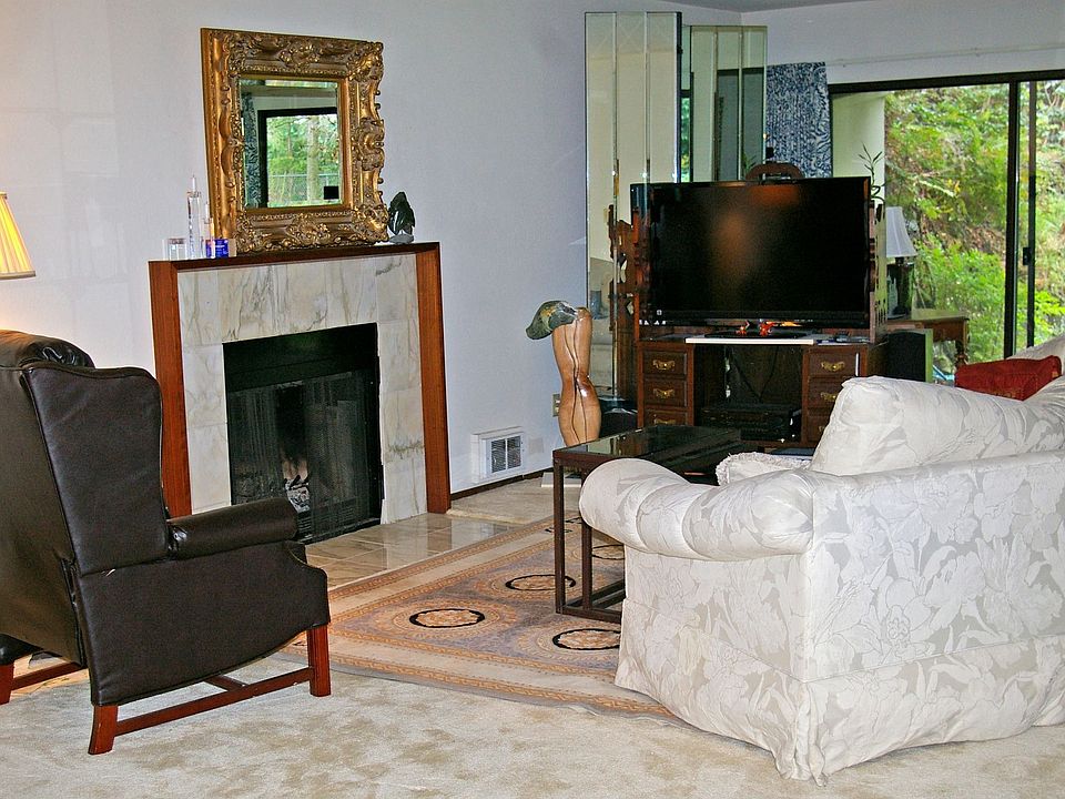 large living room(this is a 9ft sofa