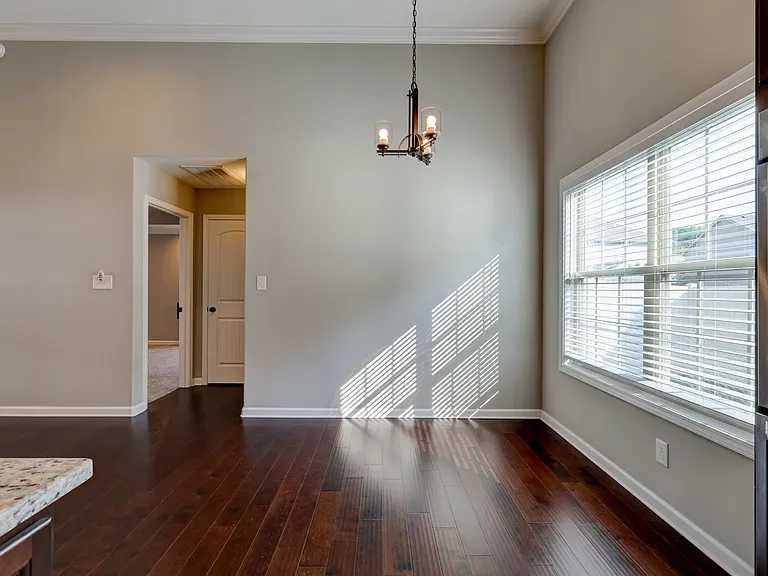 1008 Meadowview Ln — Photo 24