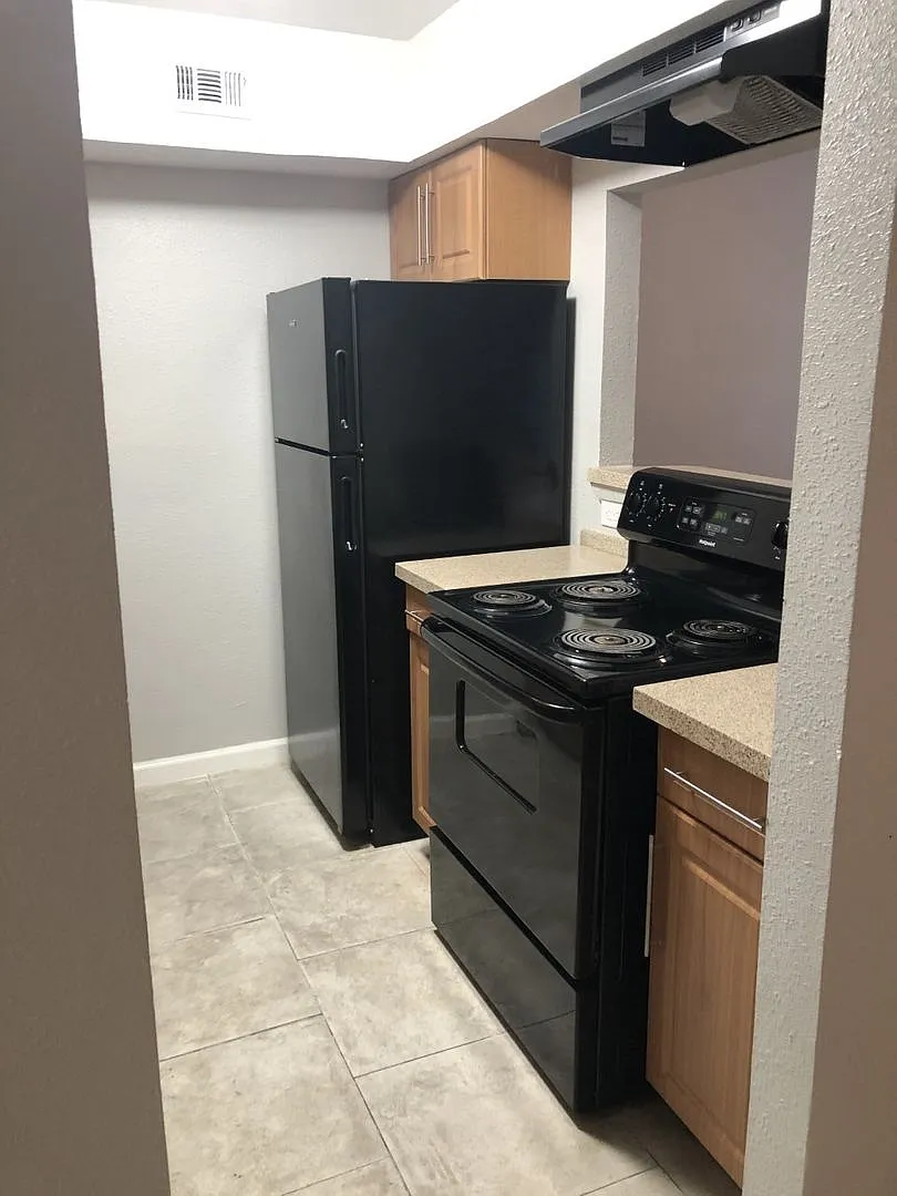 Waverly Apartments — Photo 4