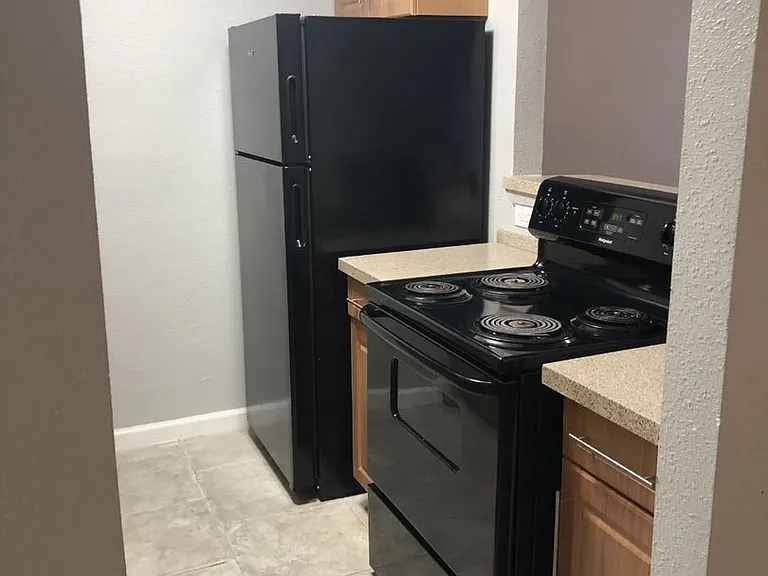 Waverly Apartments — Photo 1