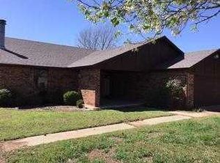 305 Out West Trl, Yukon, OK 73099