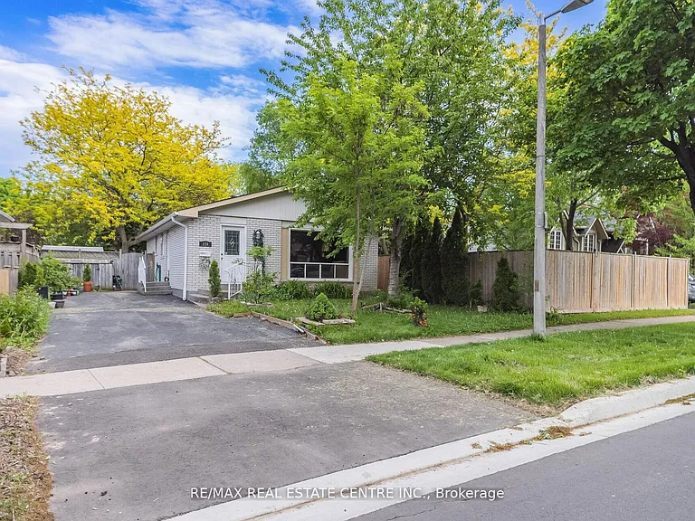 126 Culham St — Photo 2