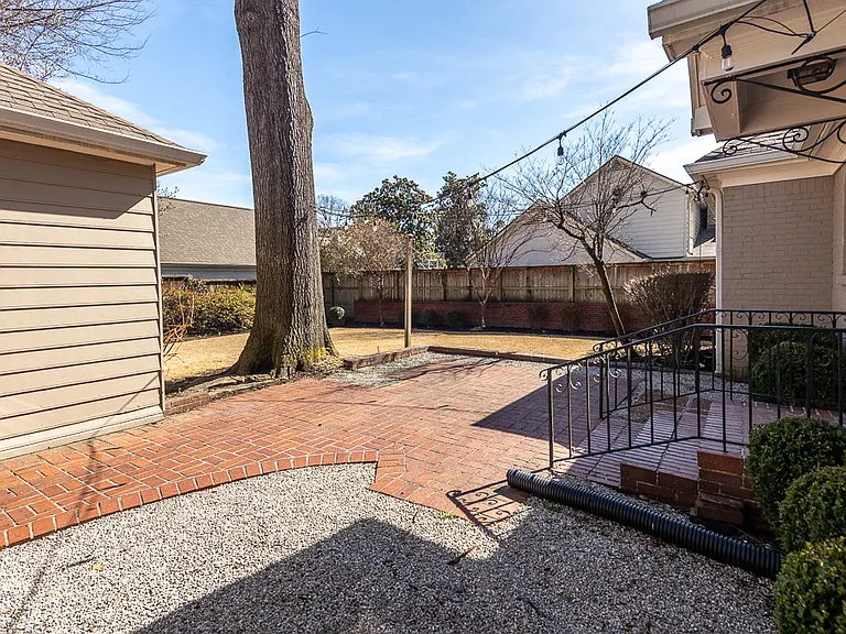 500 Colonial Rd — Photo 30