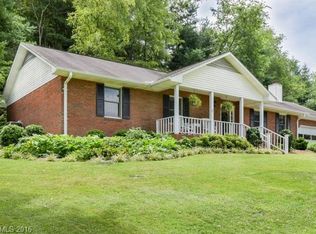 105 Mountain Valley Dr, Hendersonville, NC 28739