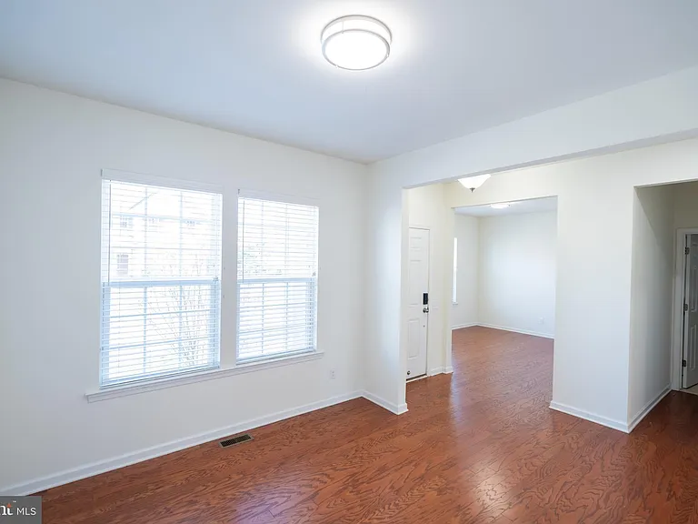 610 Kent Ct — Photo 12