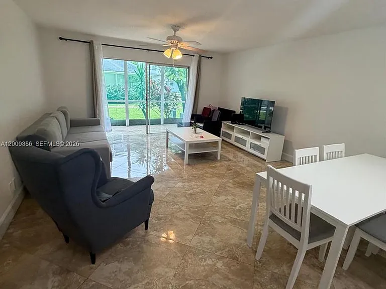219 NE 14th Ave #101 — Photo 3
