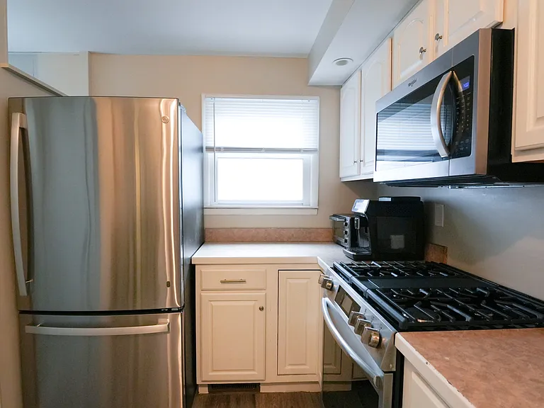 72 Sherwood Ave — Photo 8
