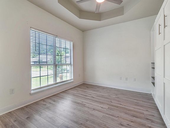 5th image of 2482 Redford Dr