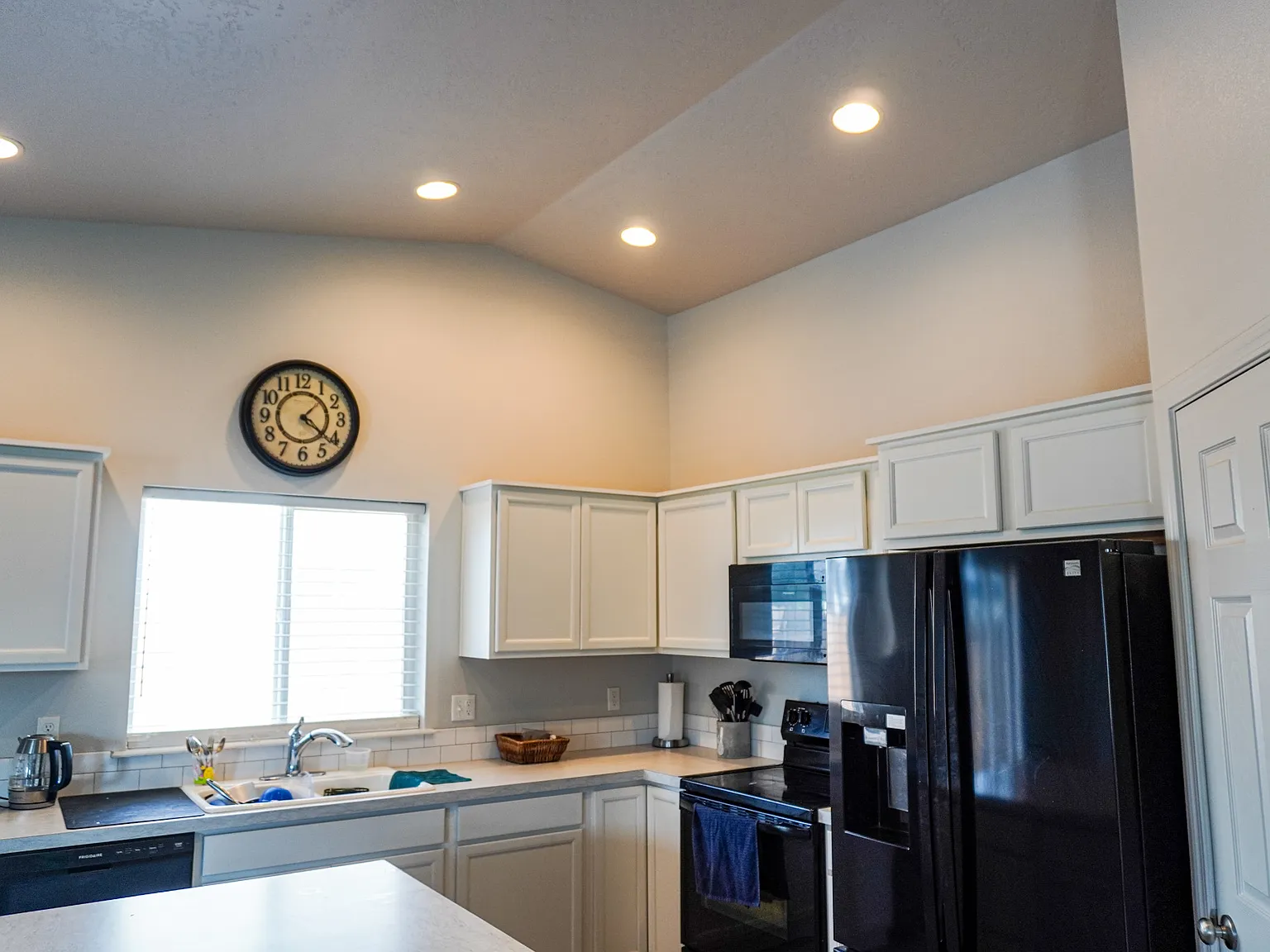 4 bed, 1860 sqft, $2,400 — Photo 2