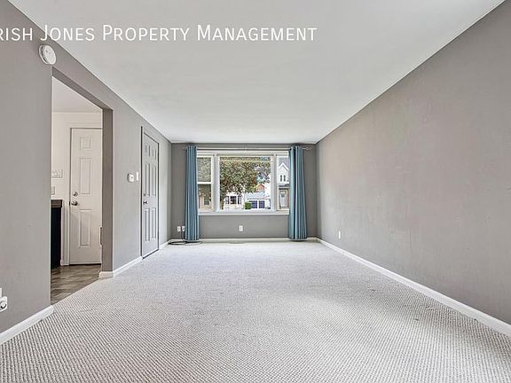 4th image of 21 Rand Ave Unit 1