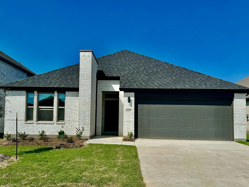 1105 Mahogany Dr