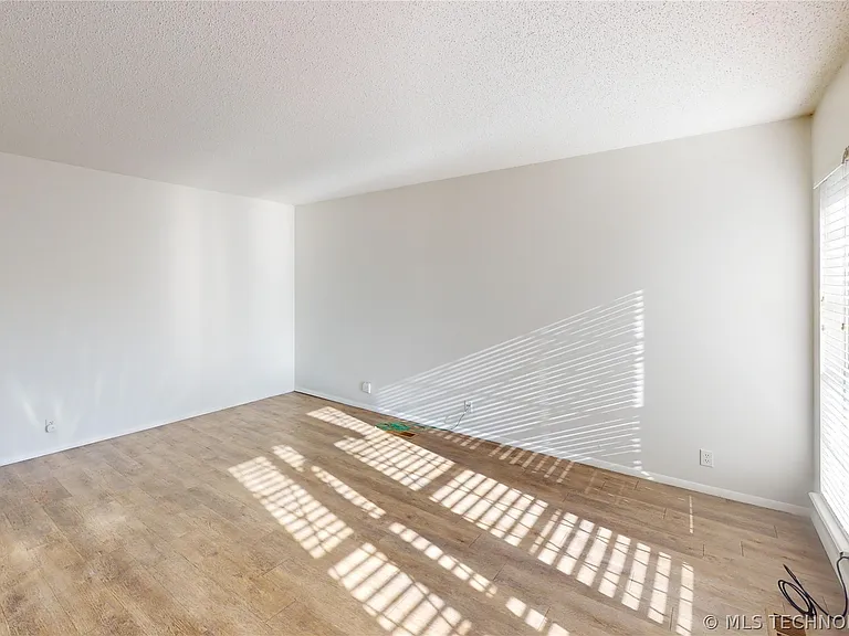6345 S Madison Pl — Photo 4