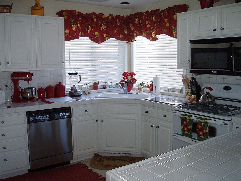 2nd image of 560 Summerfield Dr
