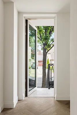Entry / hallway, photo 1