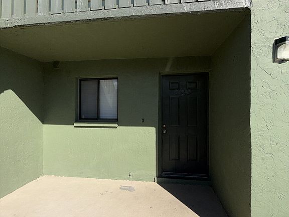 2nd image of 1562 University Ln APT 702