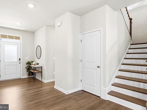 5th image of 10022 Selkie Ln