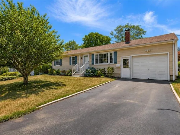 48 Lakeside Dr, Smithfield, RI 02917