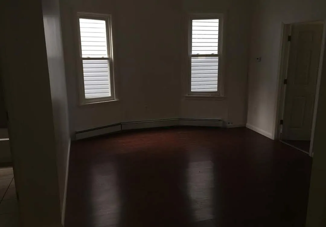 4 bed, 2000 sqft, $2,800 — Photo 2