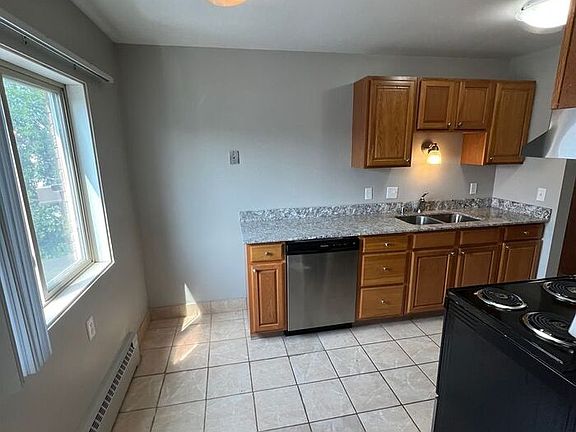 3rd image of 1031 Cromwell Ave APT 304