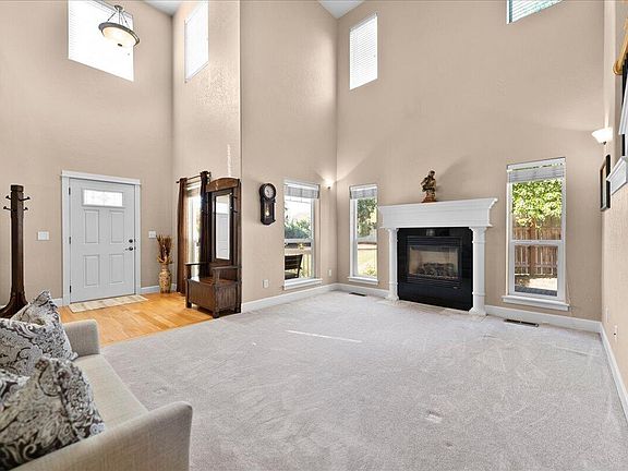4th image of 1073 Cathedral Way