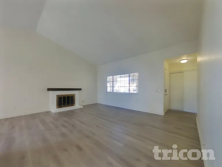 25854 Harriet Ave — Photo 4