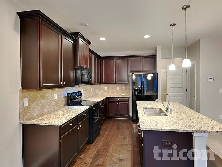 377 Lossie Ln — Photo 4
