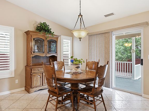 5th image of 603 N Eagle Ridge Rd