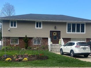 2280 Lakeview Rd, Bellmore, NY 11710