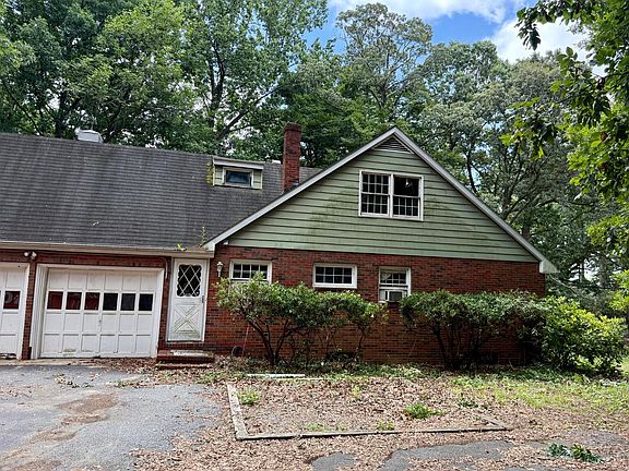 4th image of 801 Hickory Ln