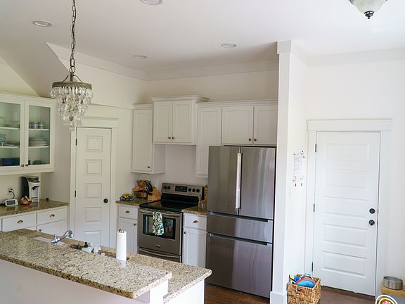 5th image of 407 S Kentucky St