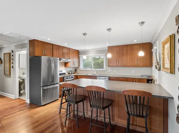 1283 Pinewood Cres, North Vancouver, BC V7P 1G1
