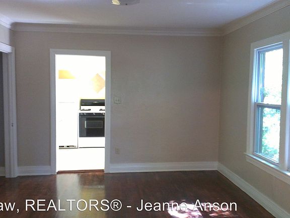 4th image of 1613 S Knoxville Ave