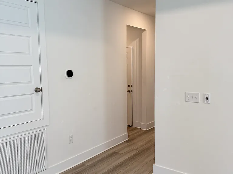 210 Lyla Ln — Photo 17