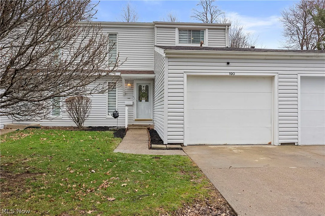 190 Deepwood Dr photo 1